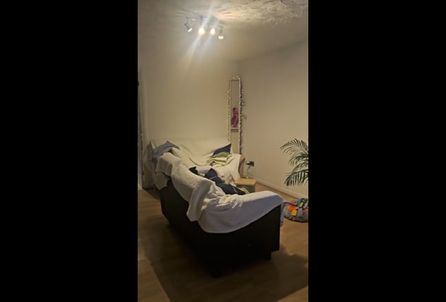 1 medium size room to rent.Price Includes bills. Main Photo