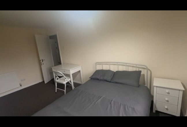 New Large Double Room with Desk  Main Photo