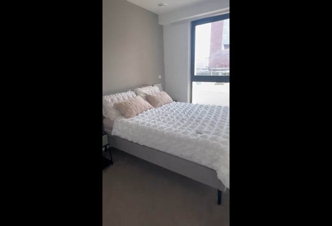 Spacious modern double room in East Village  Main Photo
