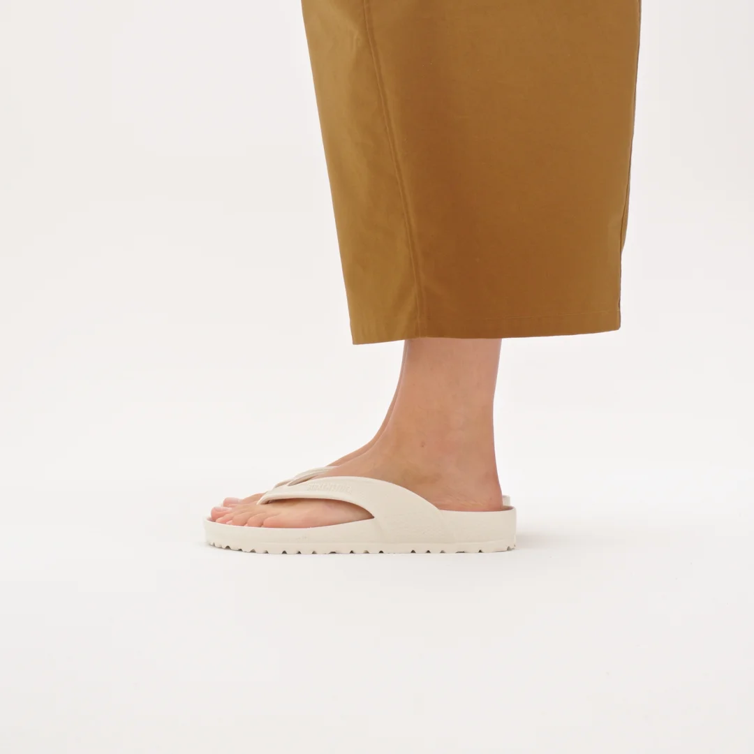 Honolulu / ホノルル」（EVA、エッグシェル）| BIRKENSTOCK（日本）