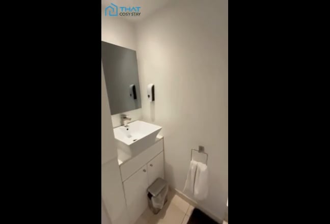 Bright Double Room with Private Balcony Stratford Main Photo