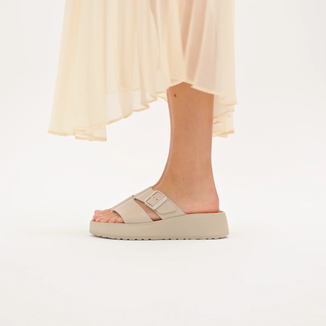 Almina Leather in Color Oyster | BIRKENSTOCK US