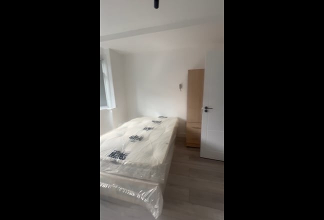 Self Contained Studio in Harrow 🏡🚪 Main Photo