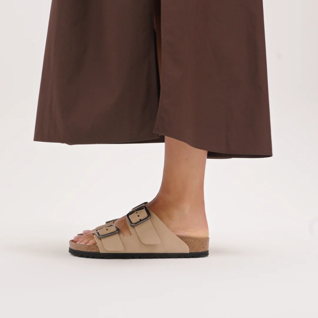 Arizona Wire Buckle Nubuck Leather in Color Sandcastle
