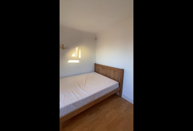 Double room in large 2bed, Bethnal Grn/Shoreditch  Main Photo