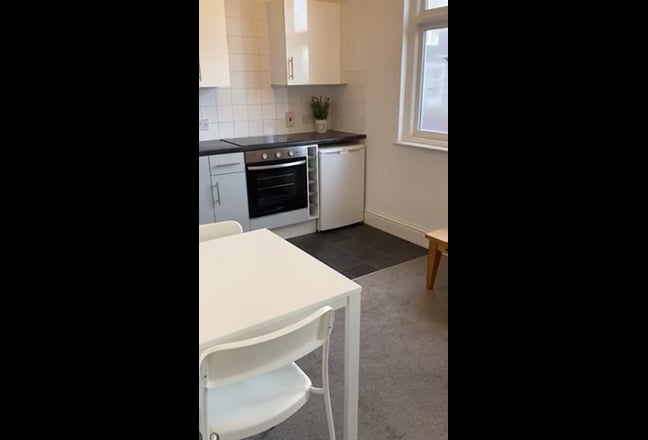 Ground floor 1 bed flat in leafy S11 with parking Main Photo
