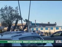 Pescara - Protesta in consiglio: "Sindaco e giunta, dimettetevi e liberate la città"