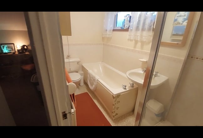 Double room with single bed and 2-seater settee Main Photo