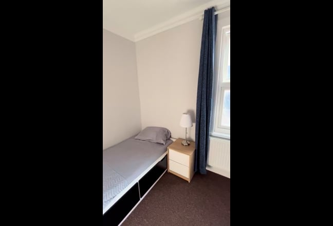 Conveniently Located Double  Room  Main Photo