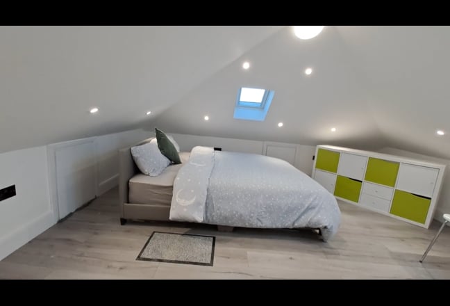 EnSuite with Kitchen Living Parking -Rayners Lane Main Photo