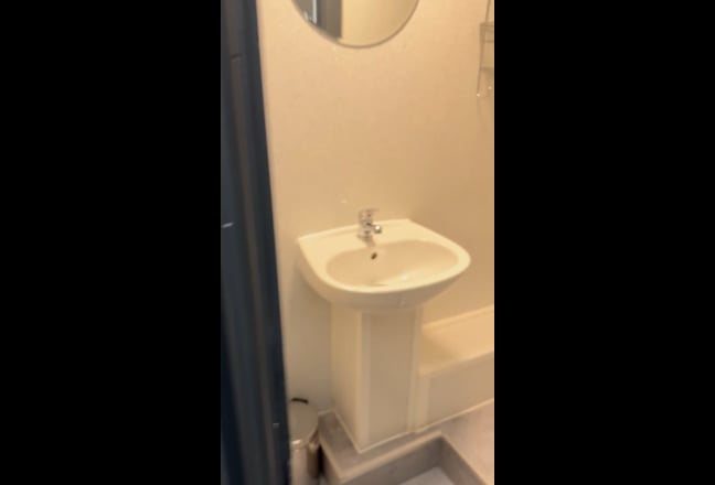 Modern, Cosy Double Rooms Centrally located. Main Photo