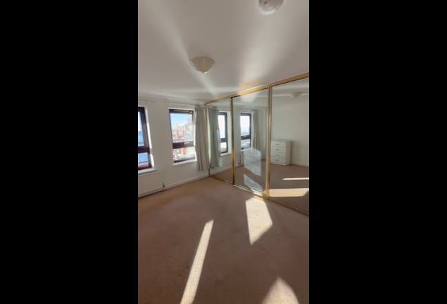 Freetrade Wharf - Ensuite Room  Main Photo