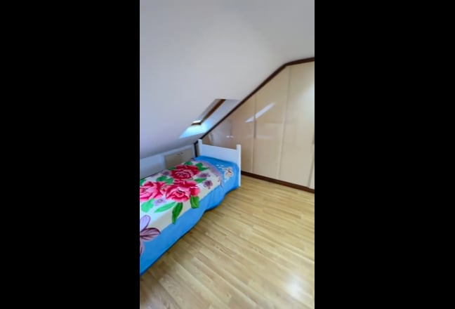 Large Loft room ensuit Main Photo