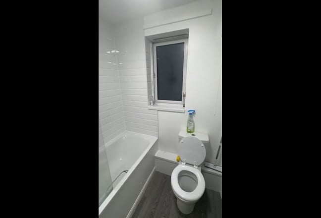 One Single Room to Rent Main Photo