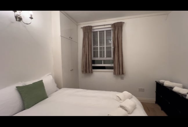 A spacious room  Main Photo