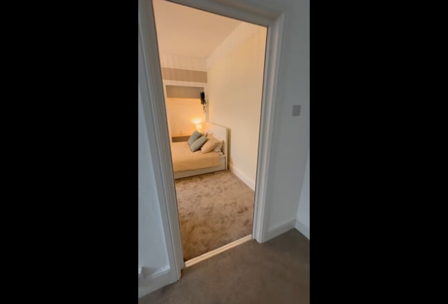 Double en-suite room newly renovated Co-Living  Main Photo