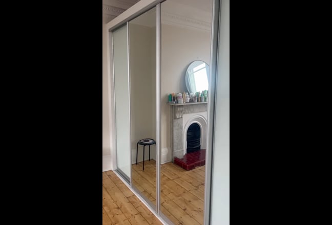 Huge double bedroom in Bright Victorian Flat Main Photo