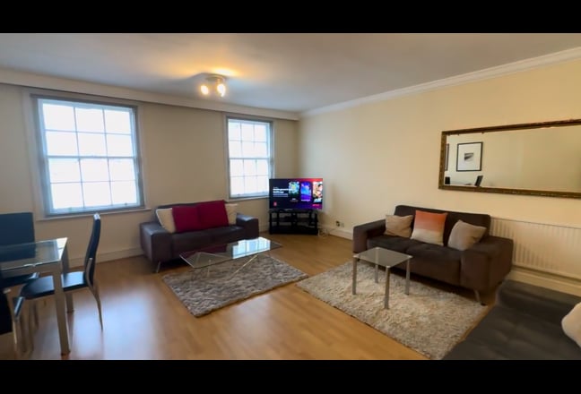Spacious One Bedroom Flat in Reeves Mews Mayfair Main Photo