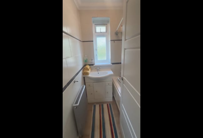 3 private rooms available in shared home  Main Photo