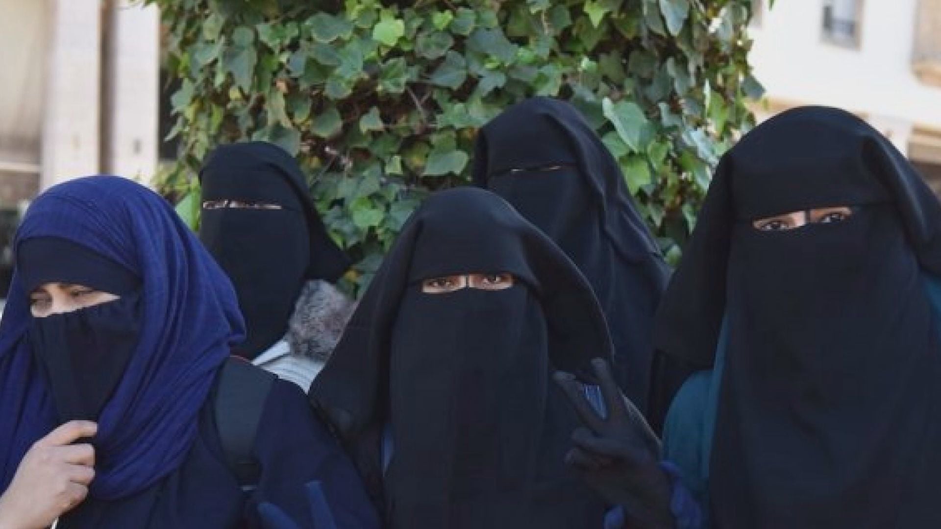 Fratelli d’Italia presenta un progetto di legge contro burqua e niqab