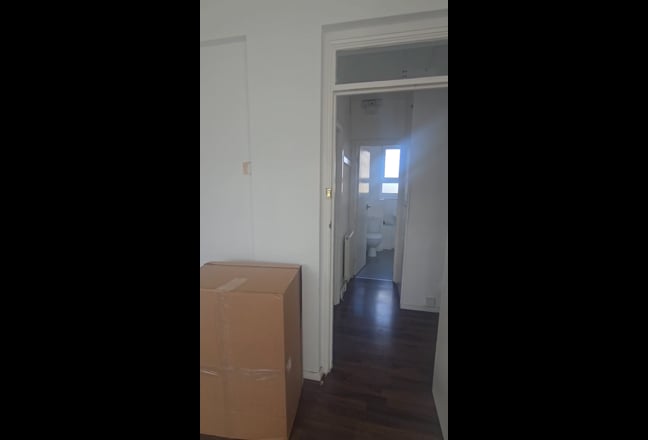 2 Spacious Double Rooms Available Main Photo