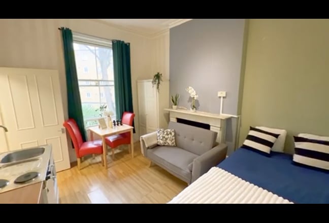 Self-Contained-large sinle studio West Kensington Main Photo