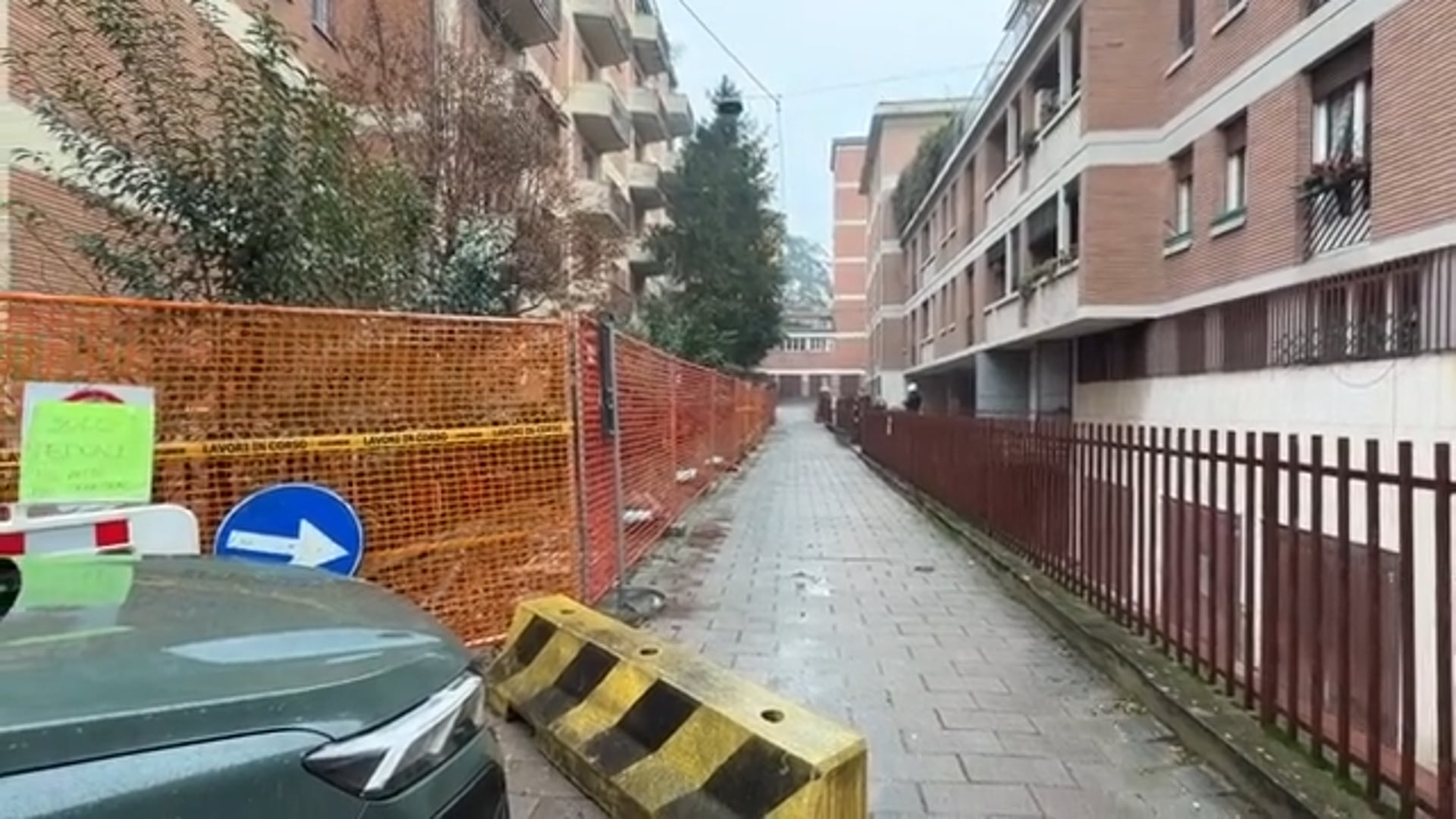 Via Zoccoli e lo ‘stradello’ da rifare: scontro fra residenti e Comune, tra problemi e disagi