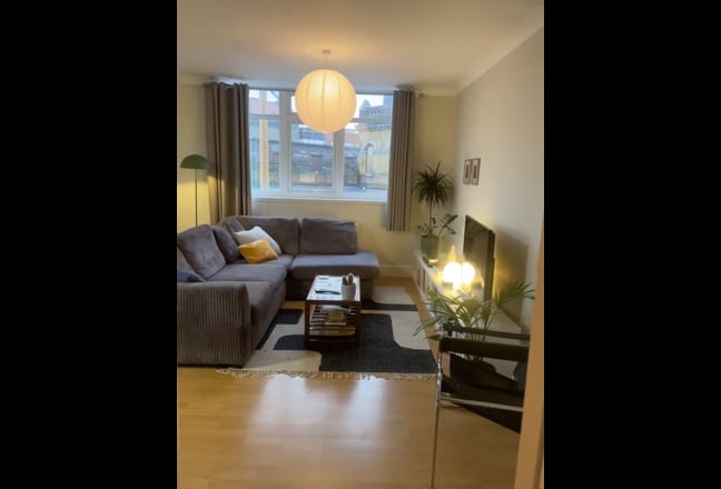 Huge room in 2bed Hackney flat - bills incl.  Main Photo