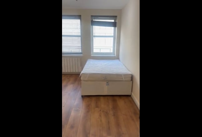 Studio Flat  Main Photo