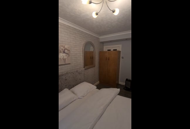 Double Bed for rent in Glasgow, G43 Main Photo