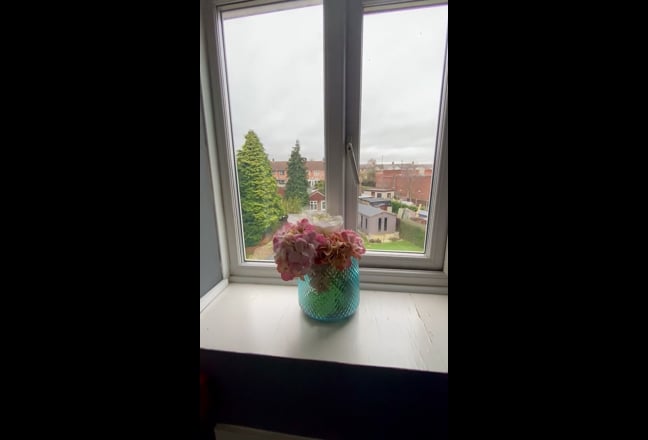 🏥 4 mins walk from UHCW, large, quiet double room  Main Photo