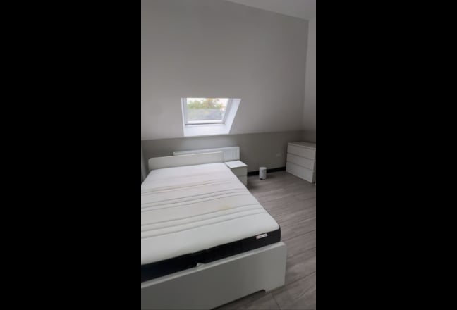 Double room w/ Private bathroom (Sutton) Main Photo