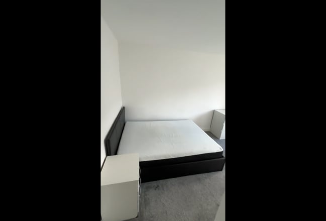 Bedroom for rent Main Photo