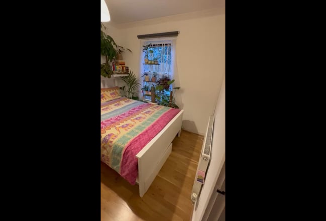 Sunny double room in Oval w/ garden & living room Main Photo