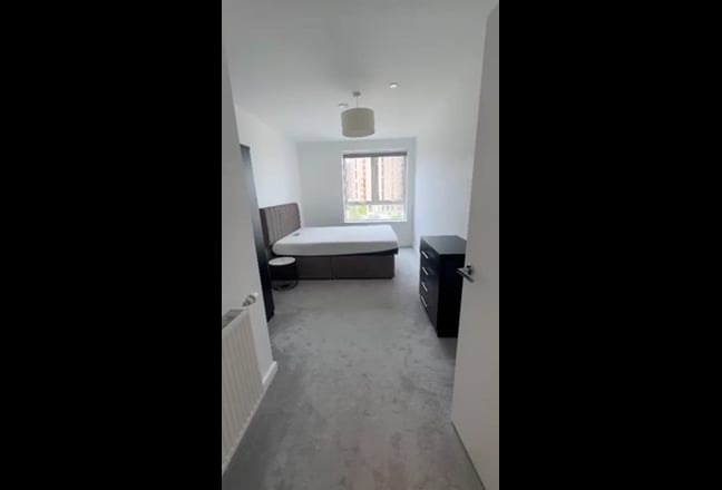 1 double bedroom with a private bathroom  Main Photo
