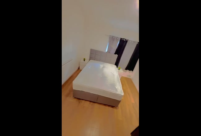 Fully furnished room available for rent Main Photo