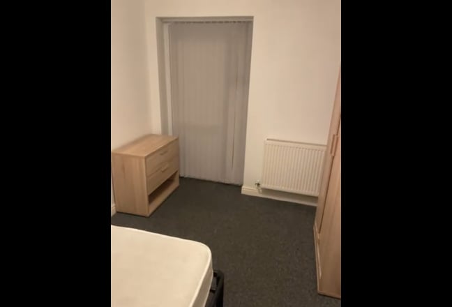 ROOM TO RENT Main Photo