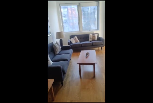 Double room with private bathroom in canary wharf  Main Photo