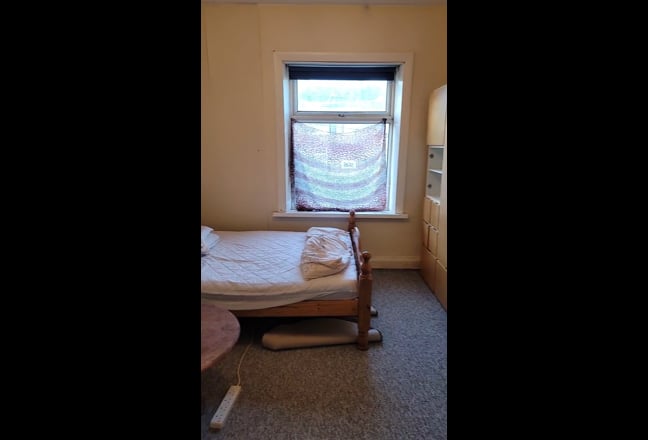 Large double room 430 per month Main Photo