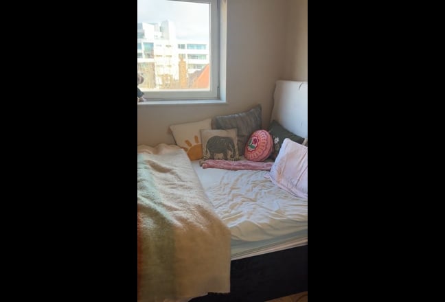 Room available - less than 4 mins walk to Borough Main Photo