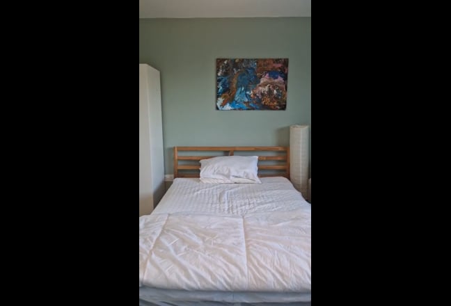 Large double bedroom near Newbury Park Main Photo