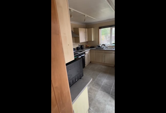 Single occupancy in a Double bed room  Main Photo