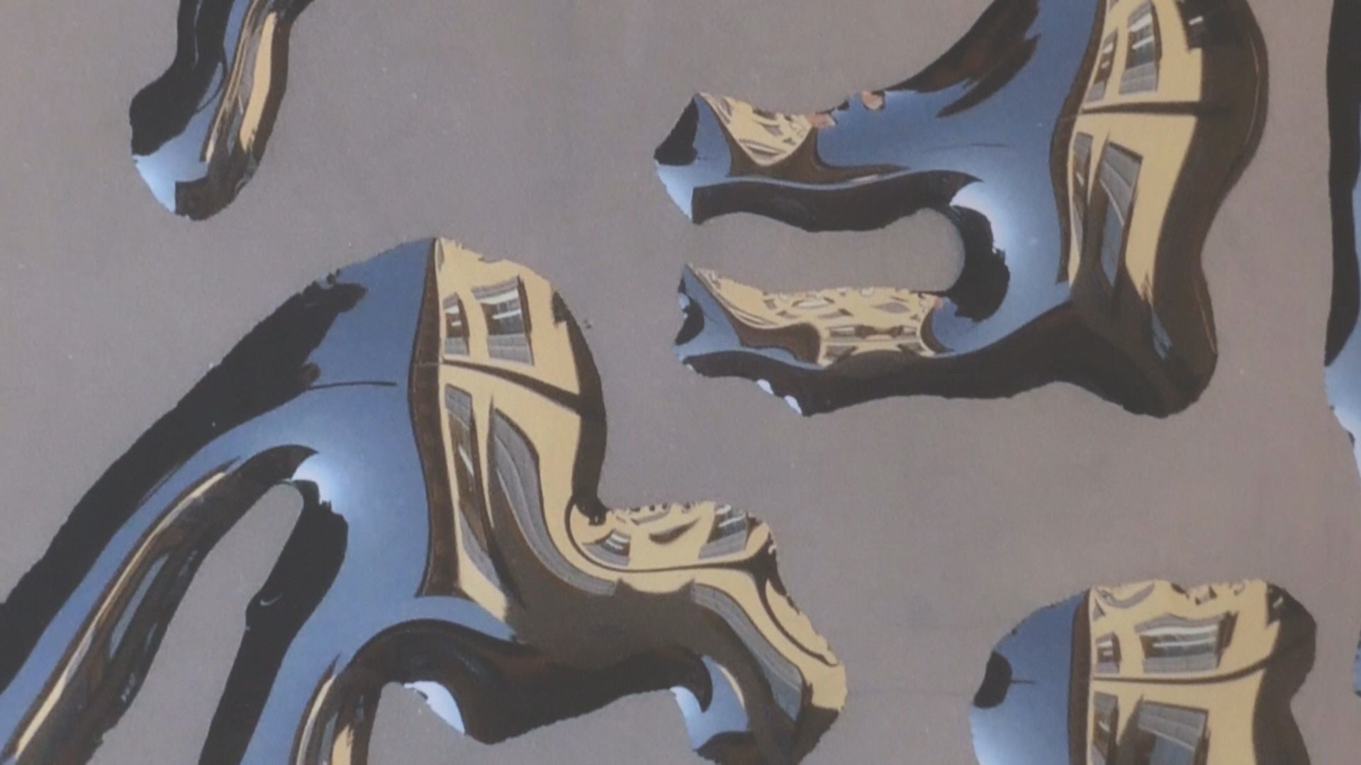 “BE-Russel Bekins”, la mostra fotografica, pittorica e ‘scultorea’ del professore-artista Russel Bekins