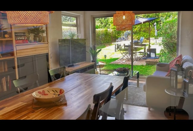 Double Bedroom - Fantastic Location Main Photo