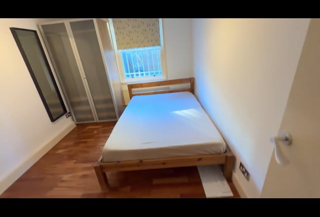 * Newly painted whole 1 bed GARDEN flat * Main Photo