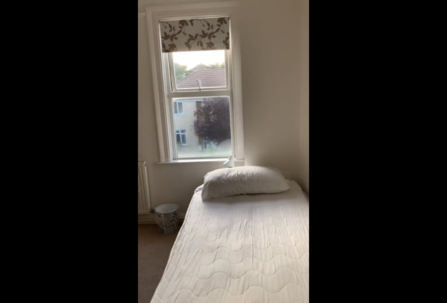 Single room in Post Grad Student house Main Photo