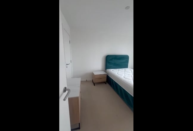 Spacious Double Room with Ensuite Available  Main Photo