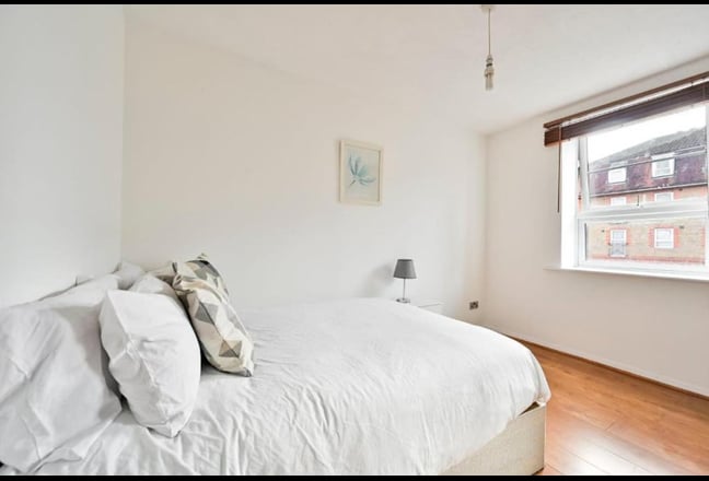 Stylish Double Room Available in Modern 2-Bed F Main Photo