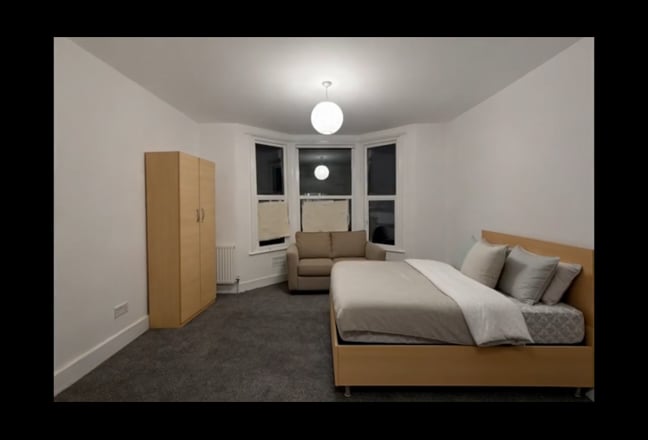 A lovely 4 bed house for Sharing  Main Photo