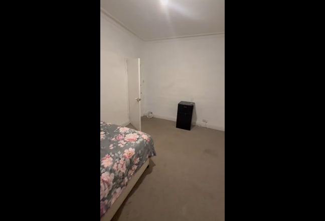 I have 1 double and single room available for rent Main Photo